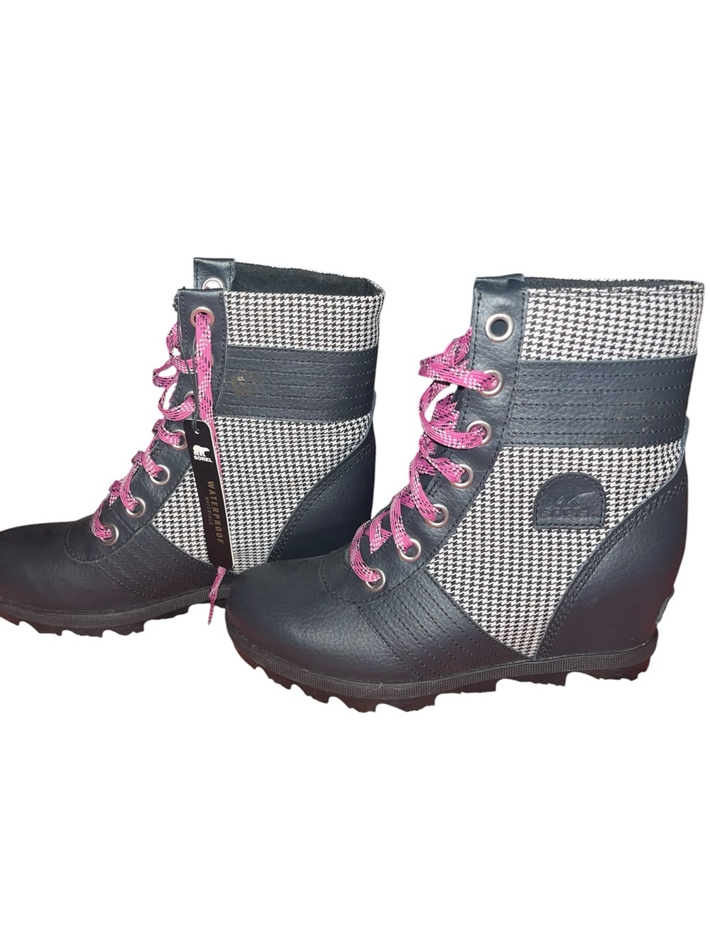 Sorel youth size 5 (women 6.5-7)  Joan of Ark Wedge Boots with Pink Laces.